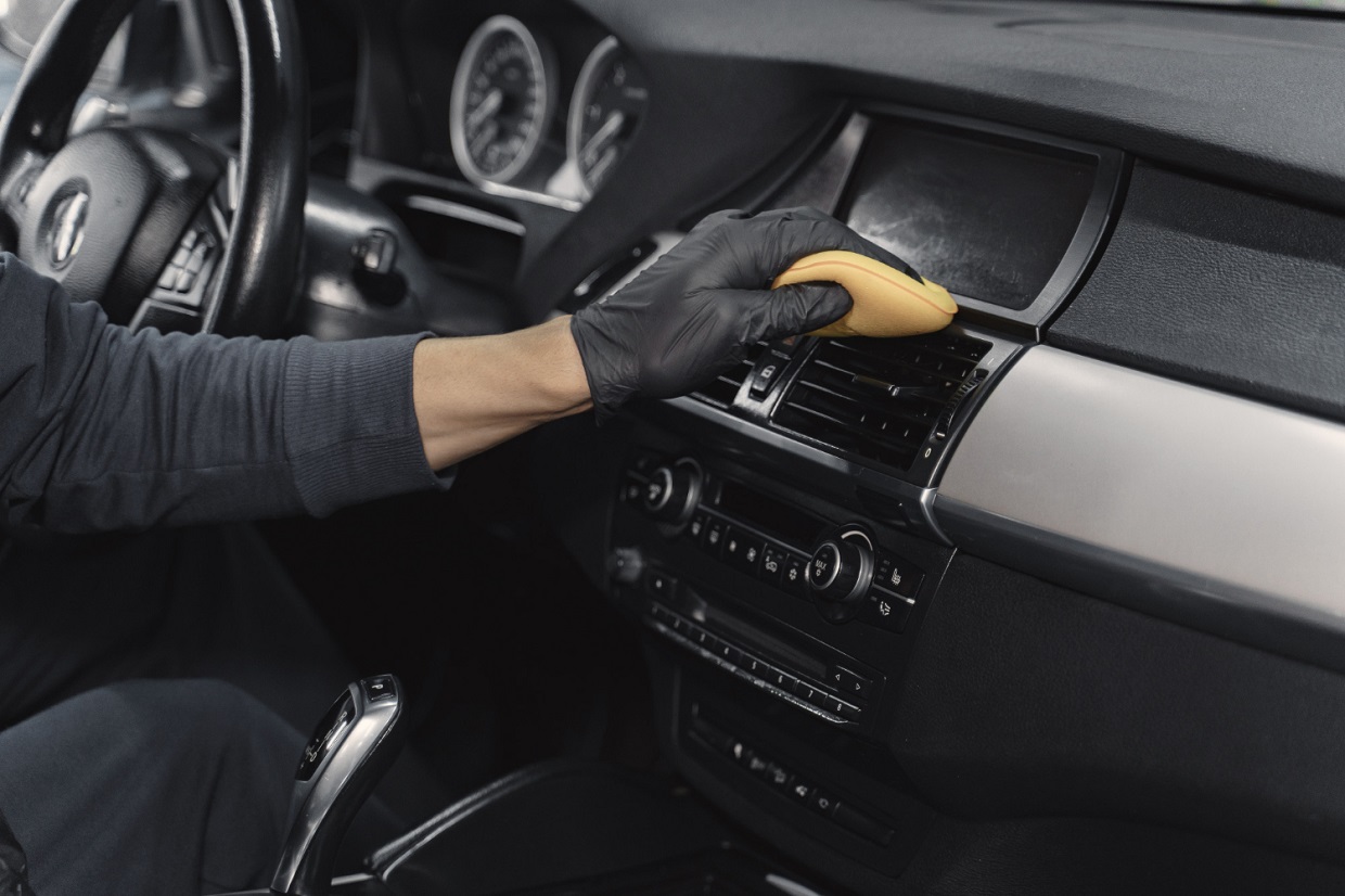 man-polish-salon-car-garage